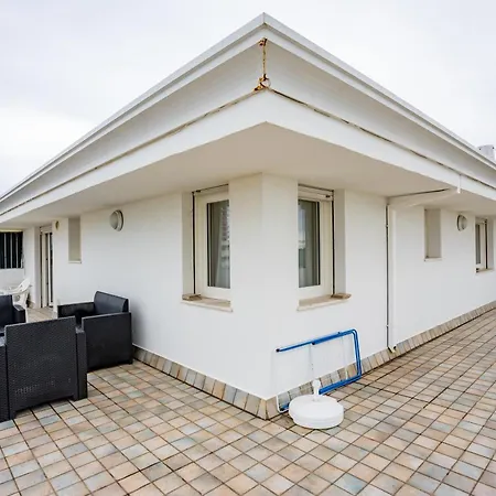 Benelux Apartament *